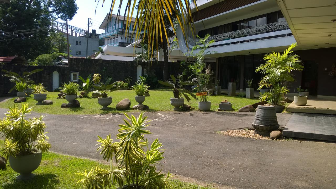 Nilani Hotel Ratnapura Exterior foto